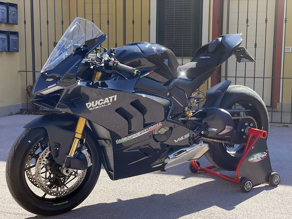 Carbonvani - Ducati Panigale V4 / S / SP / R (2022+) Carbon Fiber Full Fairing Kit - NO Winglets - NO DECALS - ROAD VERSION (6 pieces) Carbonvani - Ducati Panigale V4 / S / SP / R (2022+) Carbon Fiber Full Fairing Kit - NO Winglets - NO DECALS - ROAD VERSION (6 pieces)